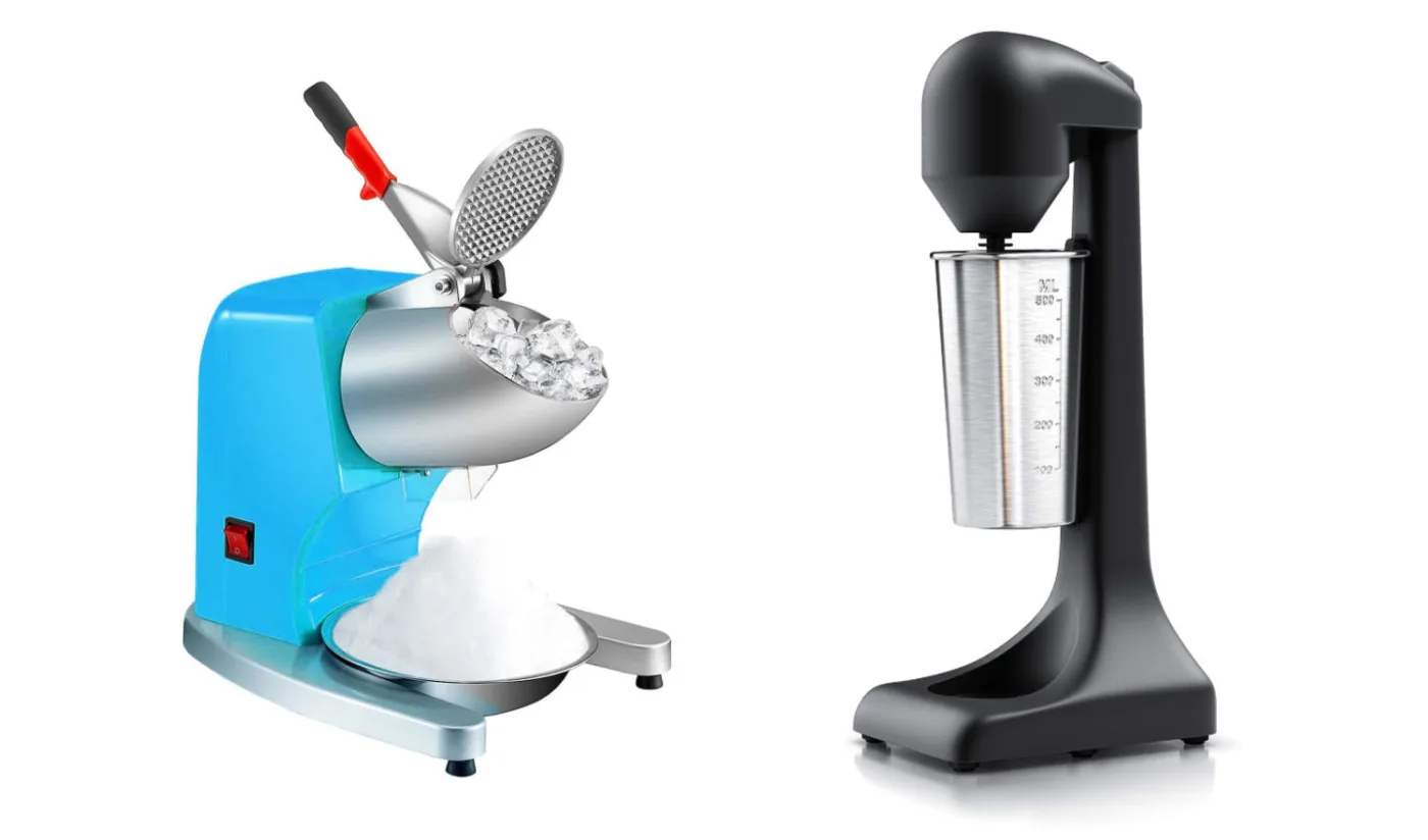 Su sfondo bianco un tritaghiaccio a neve (tipo granita) e un milkshake mixer nero.