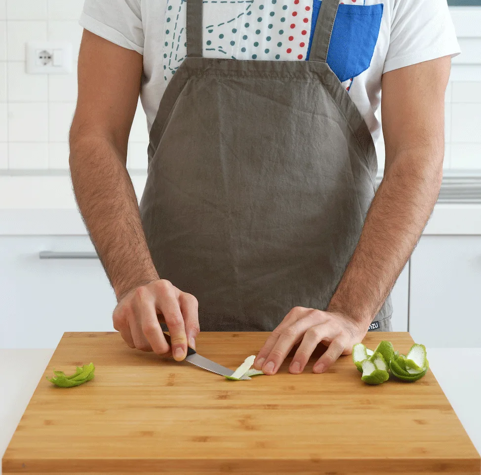 Lime Cordial: rimuovere la parte bianca dalla buccia del lime