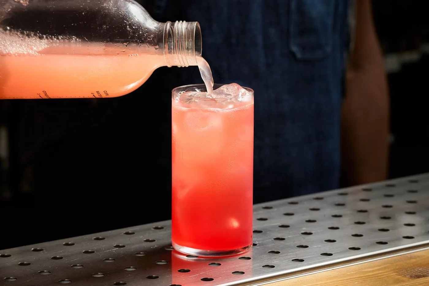 Un bicchiere di Fusettone, cocktail a base Bitter Fusetti e Soda al Pompelmo Rosa