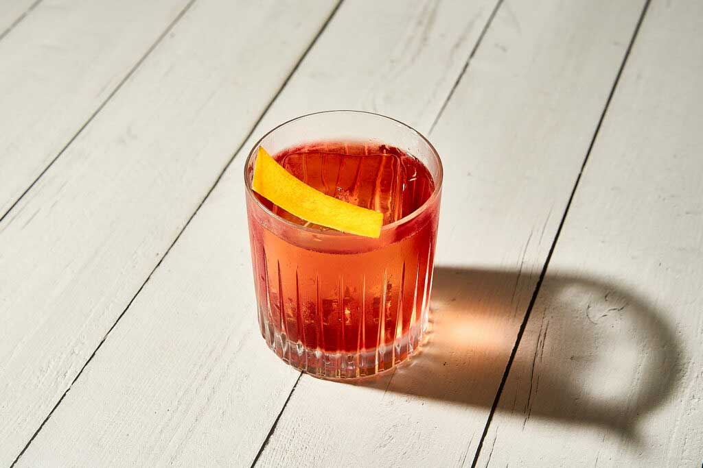 Ricetta Americano, il primo cocktail italiano a base bitter Campari o fumetti, vermouth rosso e soda