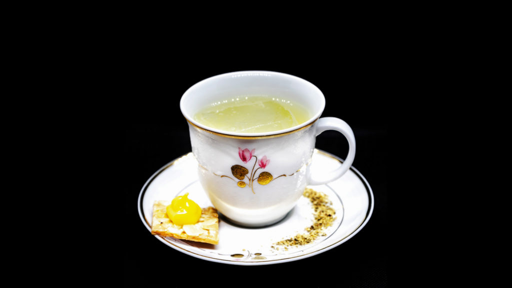 #Mainagioia, cocktail di Alessandro d'Alessio servito in una tazza da tè