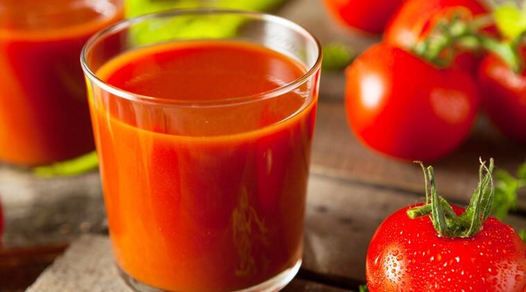 succo di pomodoro in un bicchiere