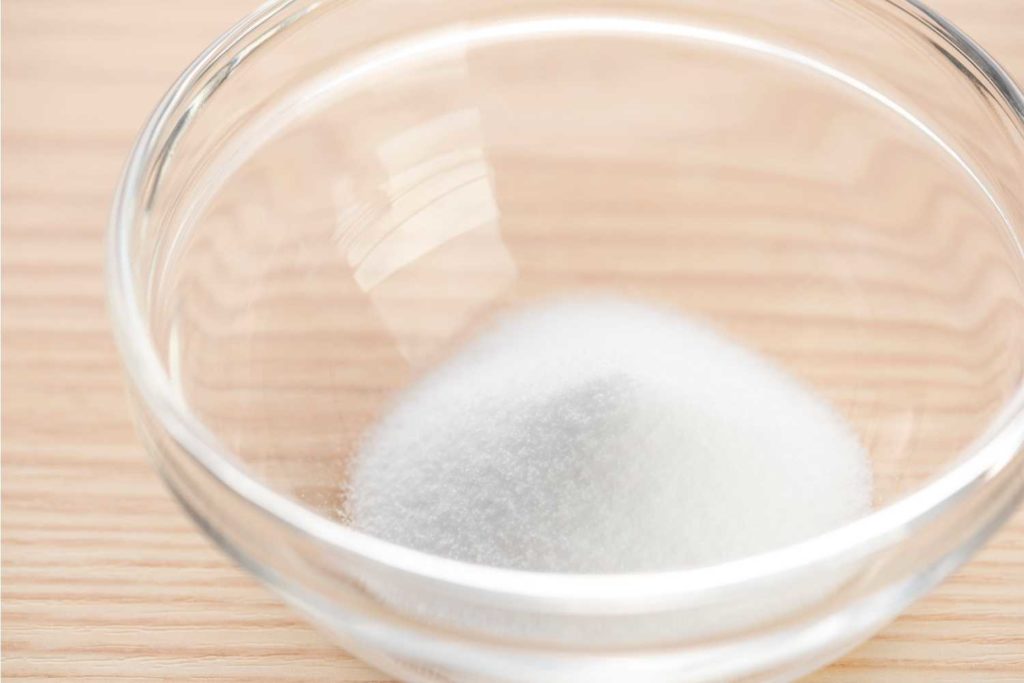 nella foto dell'acido citrico dentro una ciotola