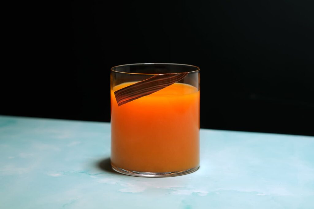 Albicocche sexy è un Cocktail con Albicocche, Tè Lapsang Souchong e Cioccolato