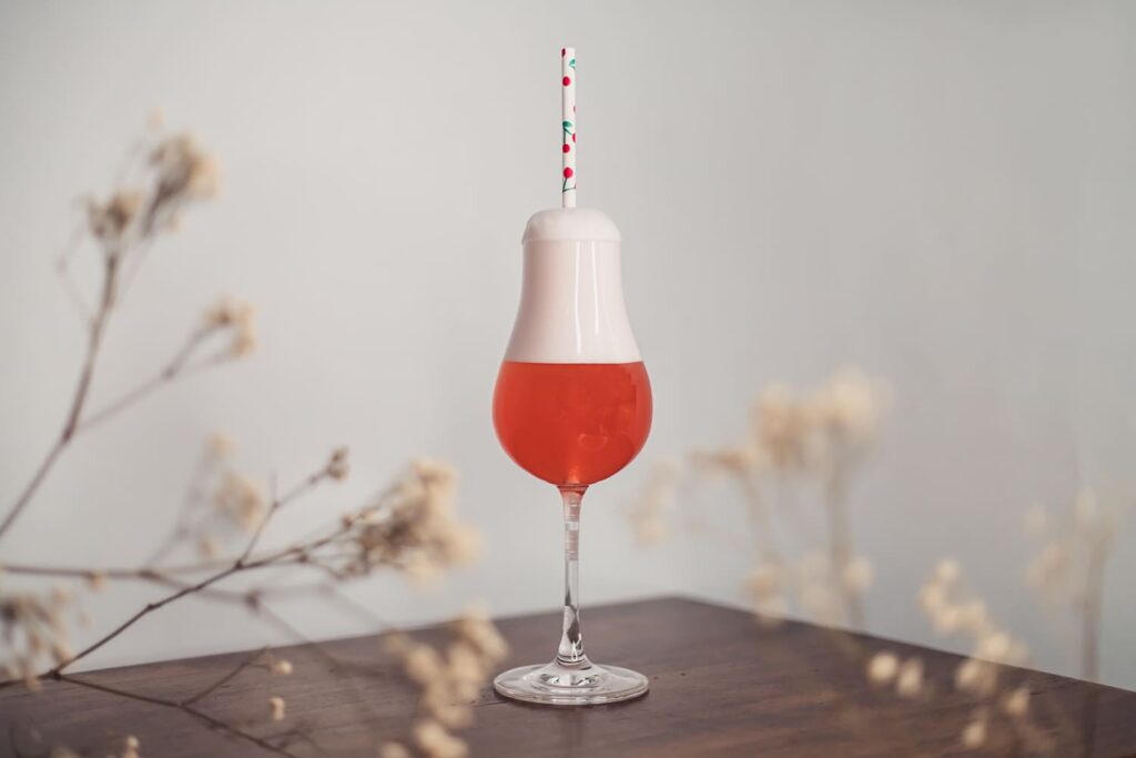 analcolico al rabarbaro, mela verde, acqua tonica e fragola