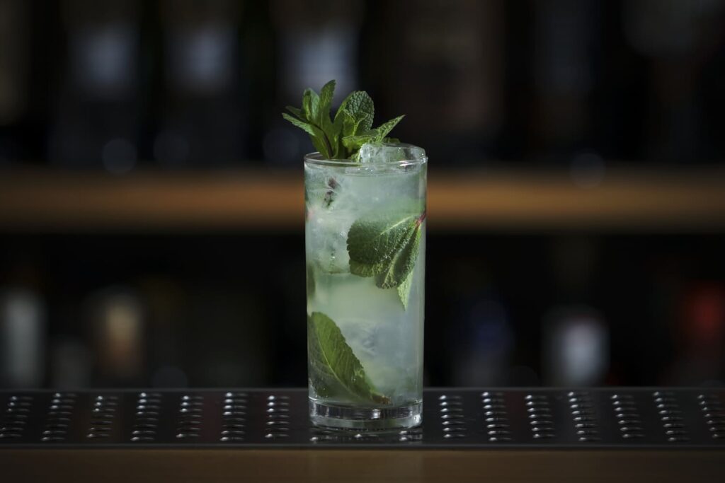 Le varianti del Mojito: Mojito caballito, Mojito alla frutta, Mojito al frutto della passione, Mojito allo zenzero, Mojito alla liquirizia, Mojito Fidel