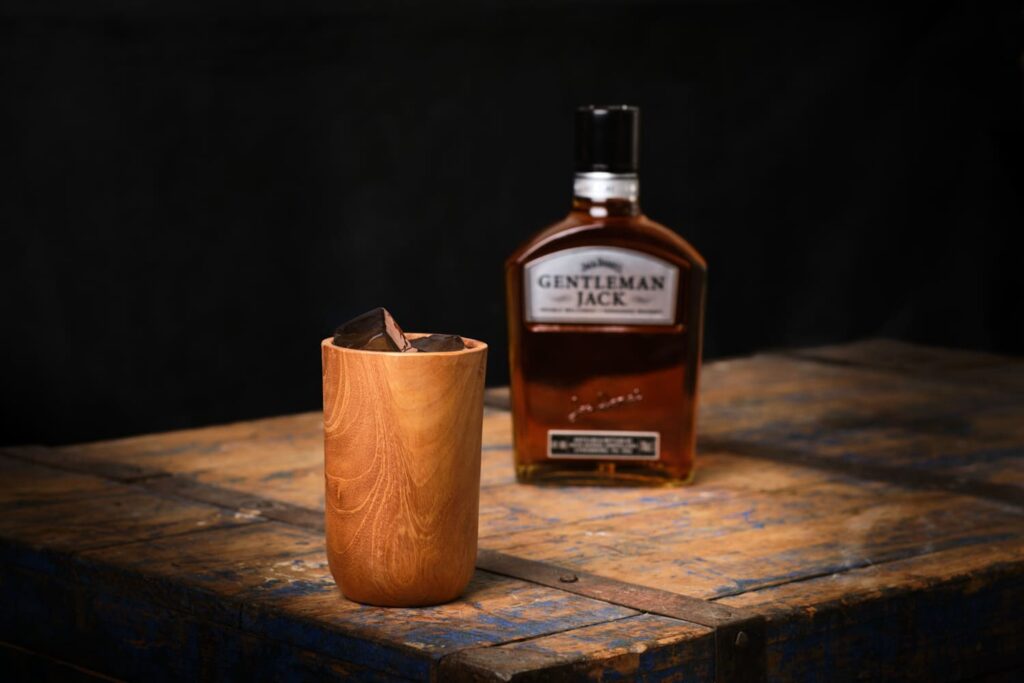 Gentlemen&Kombucha è un cocktail abse whiskey americano e kombucha di tè oolong