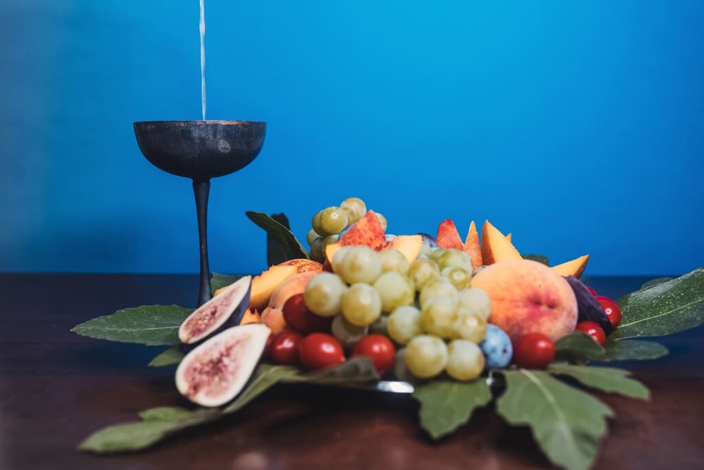 Il Nettare degli Dei è un cocktail analcolico a base uva moscato, fava tonka, pimento ed erba cedrina