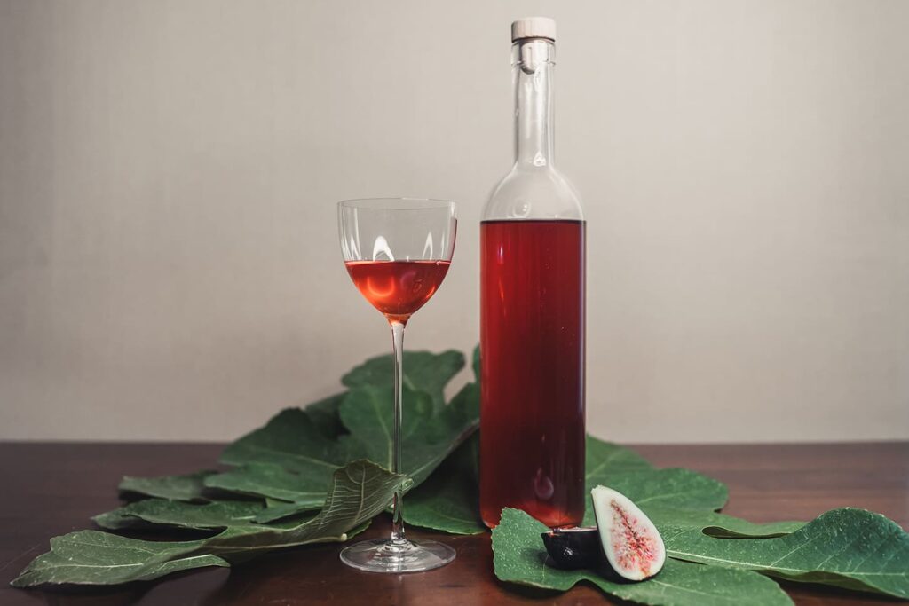 Liquore FIGhissimo è un liquore home made a base rum giamaicano, fichi freschi, lampone, nocciola e cioccolato.