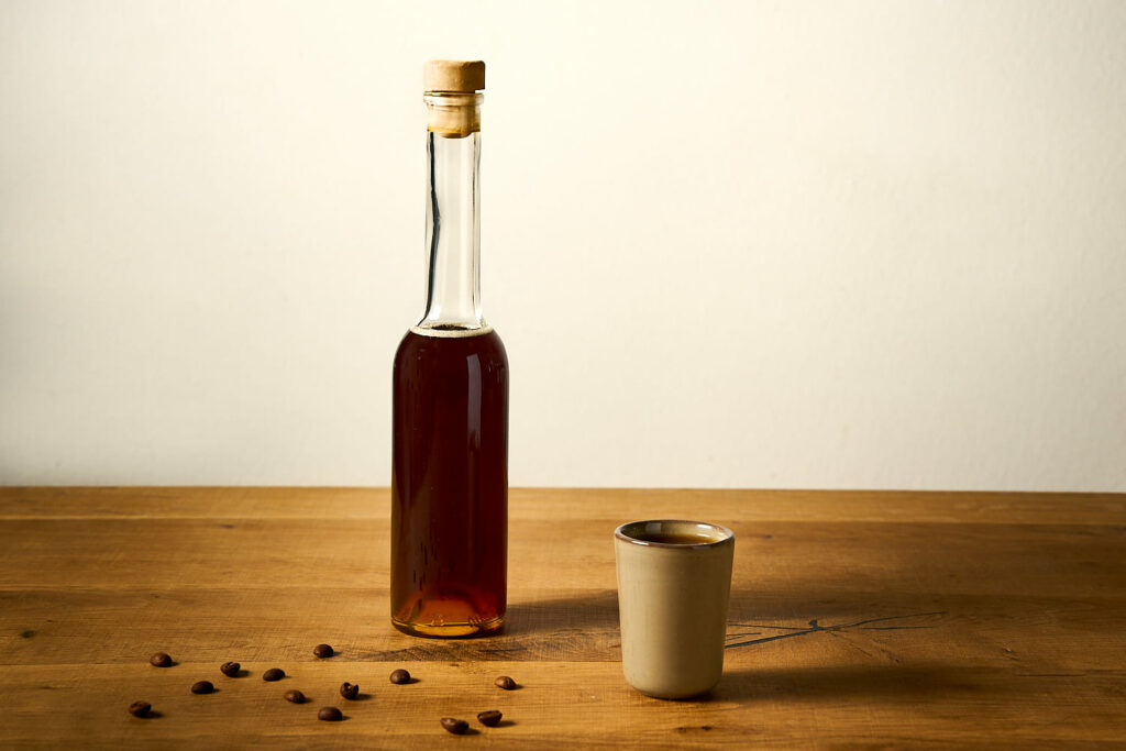 Caffettino Special è un liquore al caffè con cacao, datteri e peperoncino