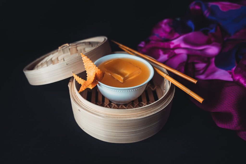 Maiko è un cocktail analcolico al myagawa, gelsomino, tè e mango