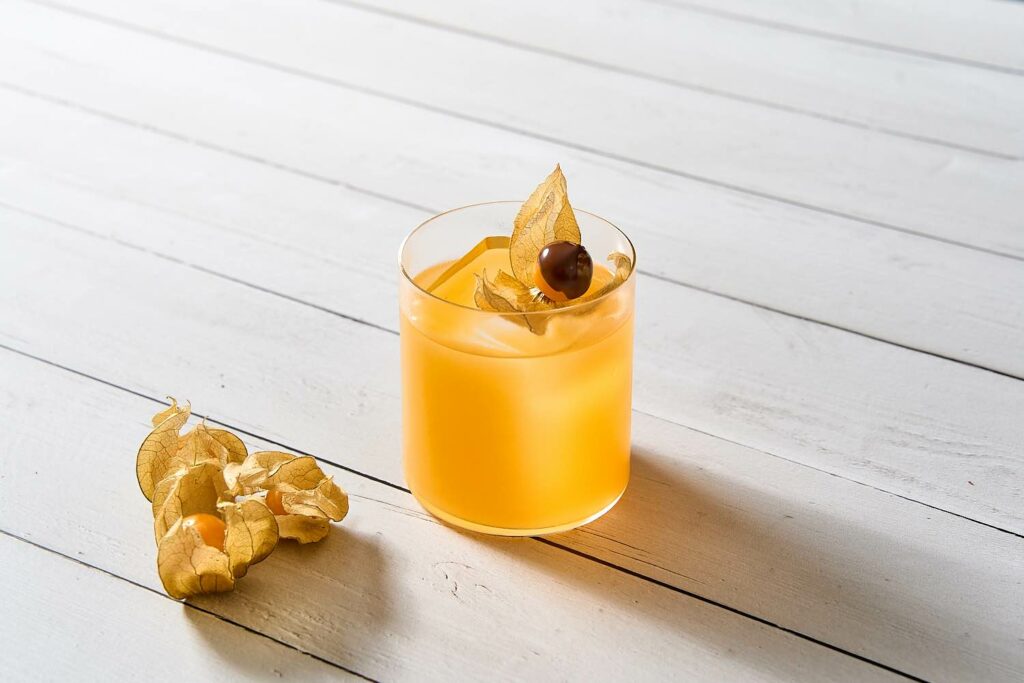 Inca Punch è un cocktail a base Pisco e Alchechengi, ispirato al Perù