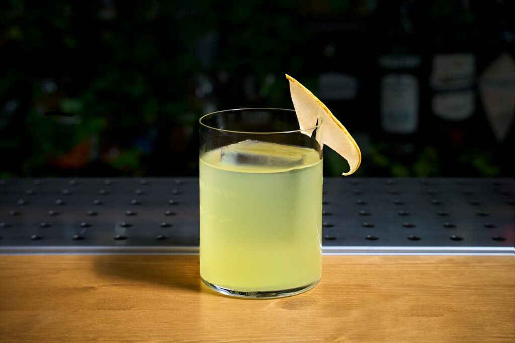 Midori è un cocktail a base gin cacao etiwhe, melone bianco e acidulato di umenoshi