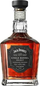 una bottiglia di jack daniel's single barrel select