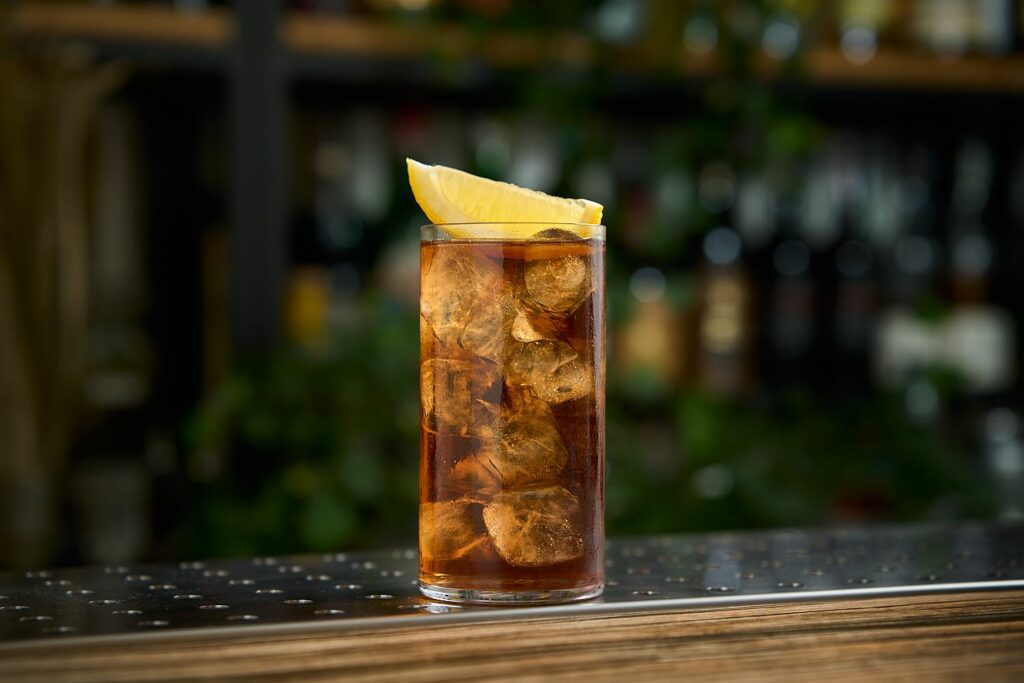 Ce l'ho Profumato è un cocktail analcolico fermentato con Tibicos a base menta, tè verde, xilitolo