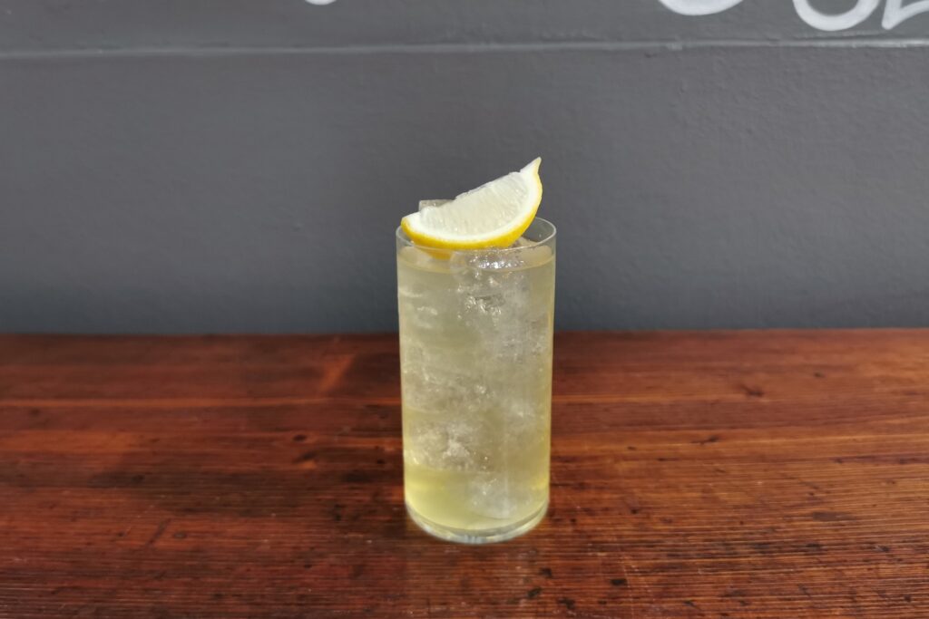 Bombetta è un cocktail a base chartreuse e ginger beer