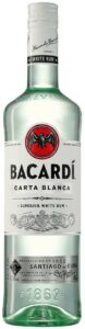 Una bottiglia di rum Bacardi Carta Blanca