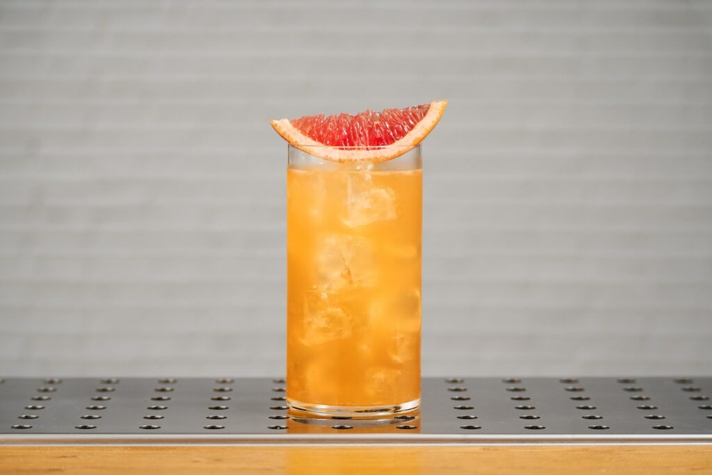 Crazy Paloma Cocktail, un twist sul Paloma con Tequila 100% Agave, Soda al Pompelmo home made, Peperone Rosso e Passion Fruit